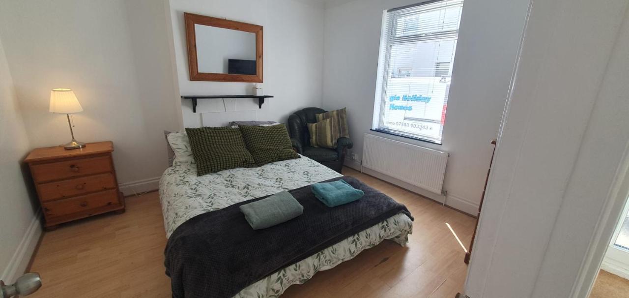 Holiday home Roomy Dog Friendly Town House Sleeps 6 *