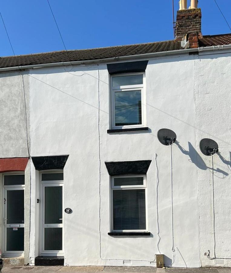 Roomy Dog Friendly Town House Sleeps 6 Holiday home