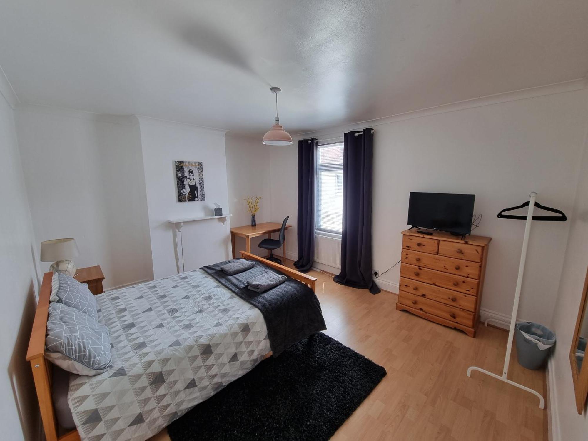 Roomy Dog Friendly Town House Sleeps 6 Gosport
