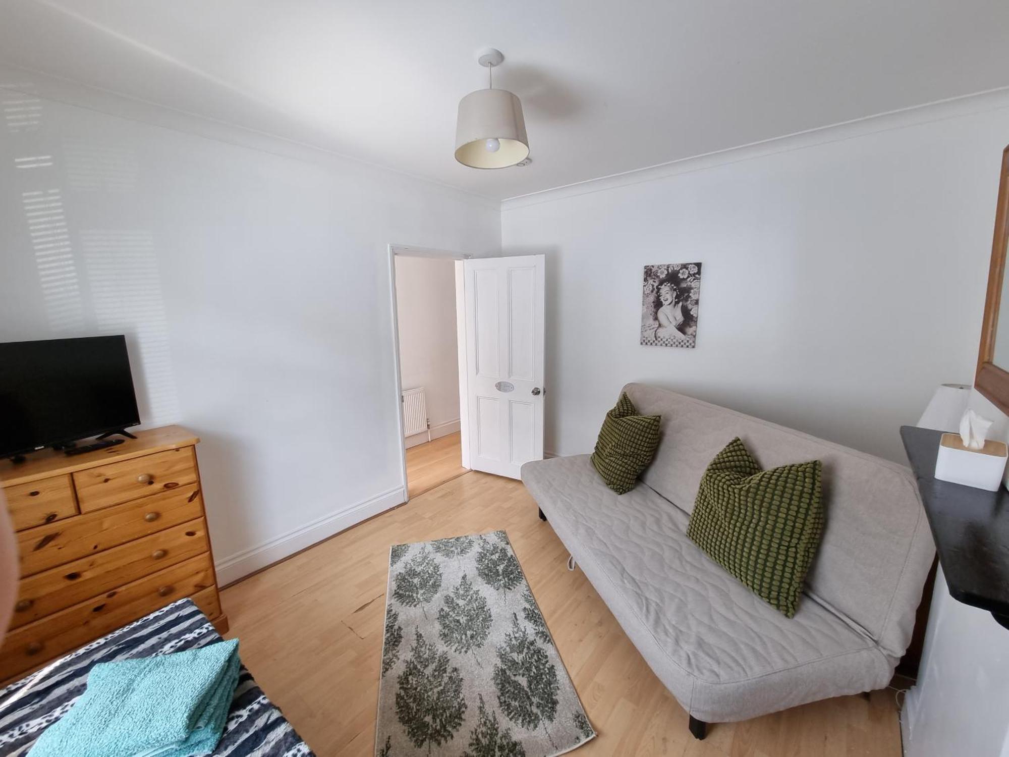 Holiday home Roomy Dog Friendly Town House Sleeps 6
